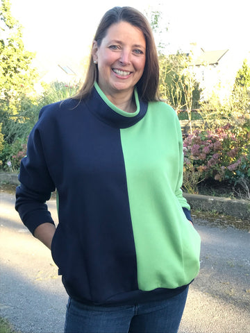 Carlton Sweatshirt top in Black/Soft Green and Navy/Soft Green